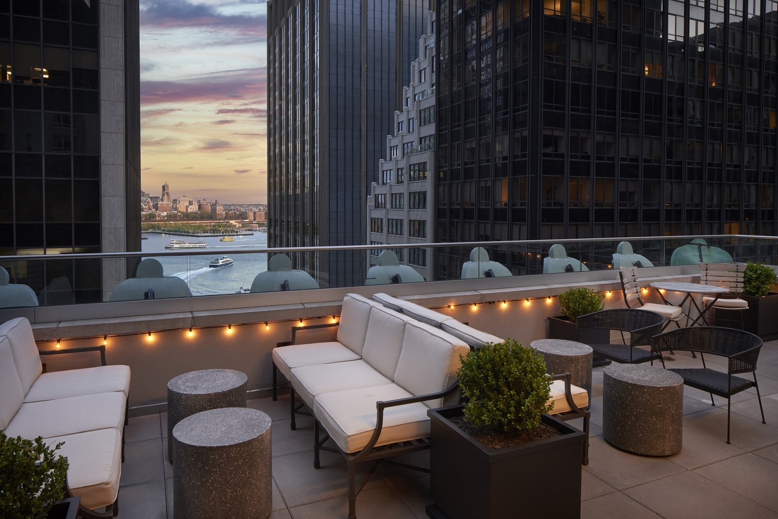 The Wall Street Hotel — vibe