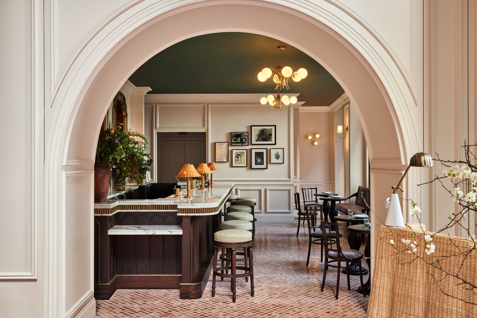 The Wall Street Hotel — vibe