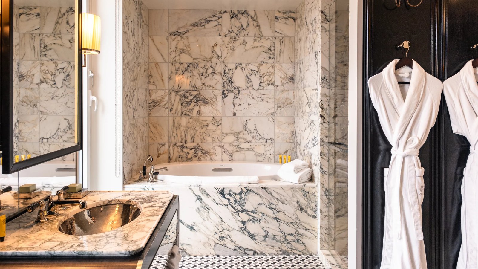 The Carlyle Rosewood Hotel — rooms