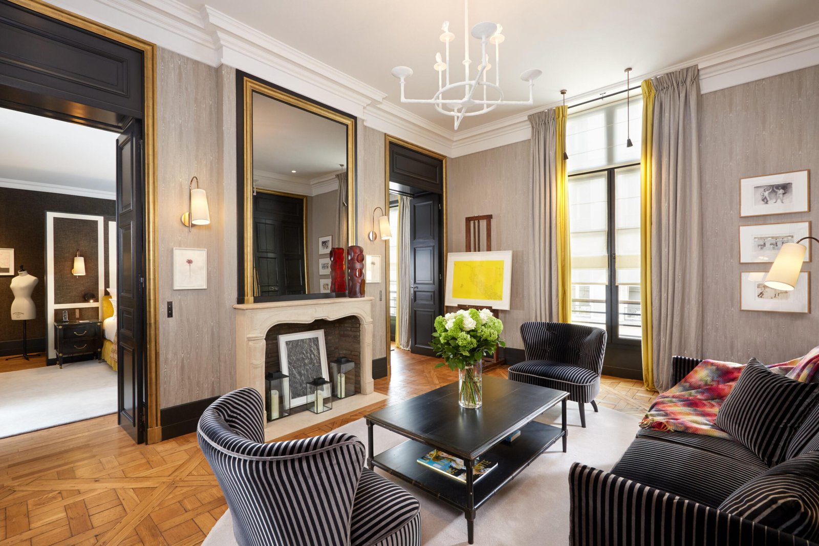 Le Pavillon de la Reine — rooms