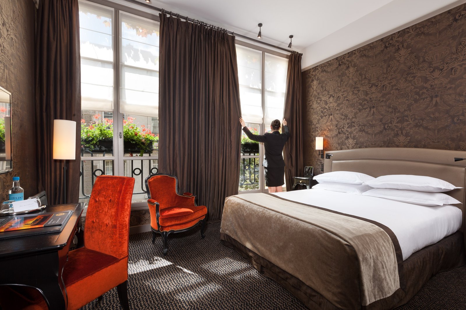 Le Pavillon de la Reine — rooms