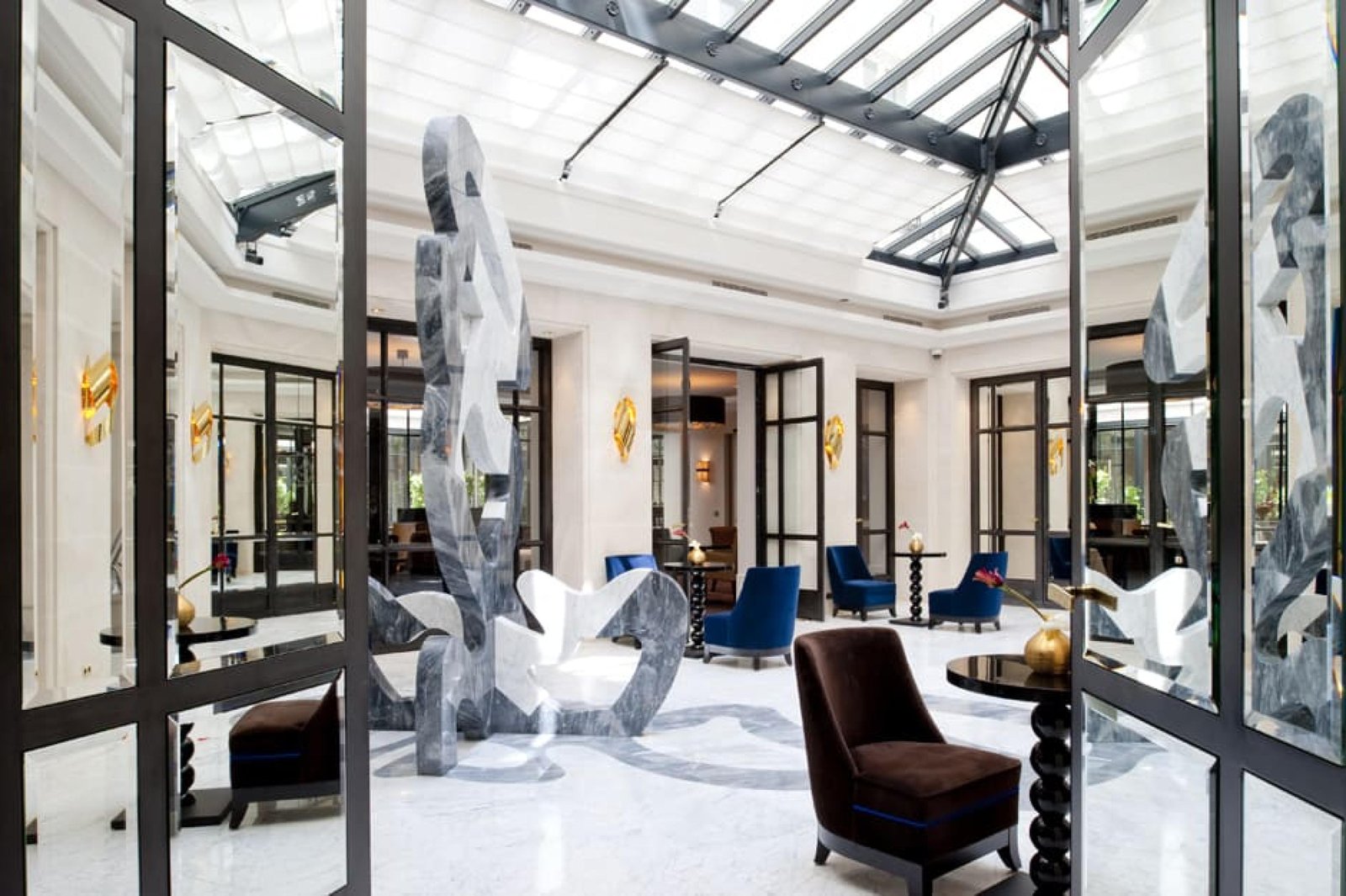Le Burgundy Paris — vibe