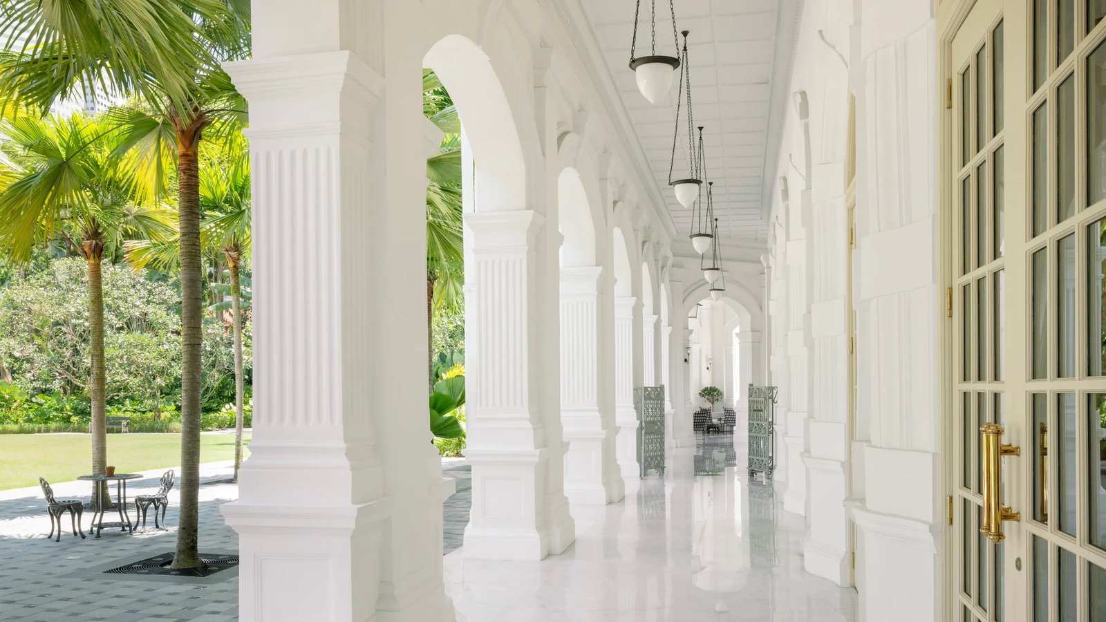 Raffles Singapore — vibe
