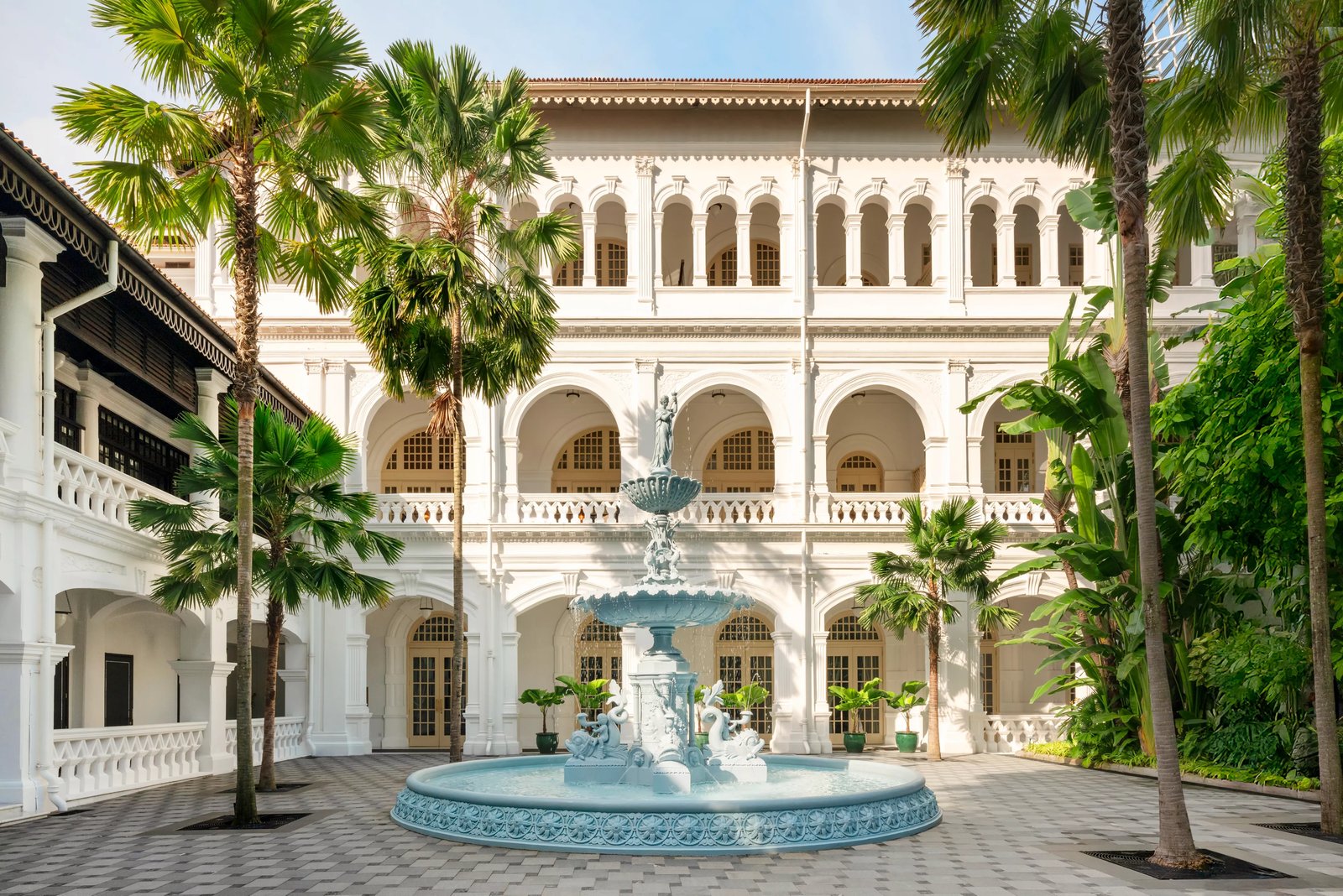 Raffles Singapore — vibe