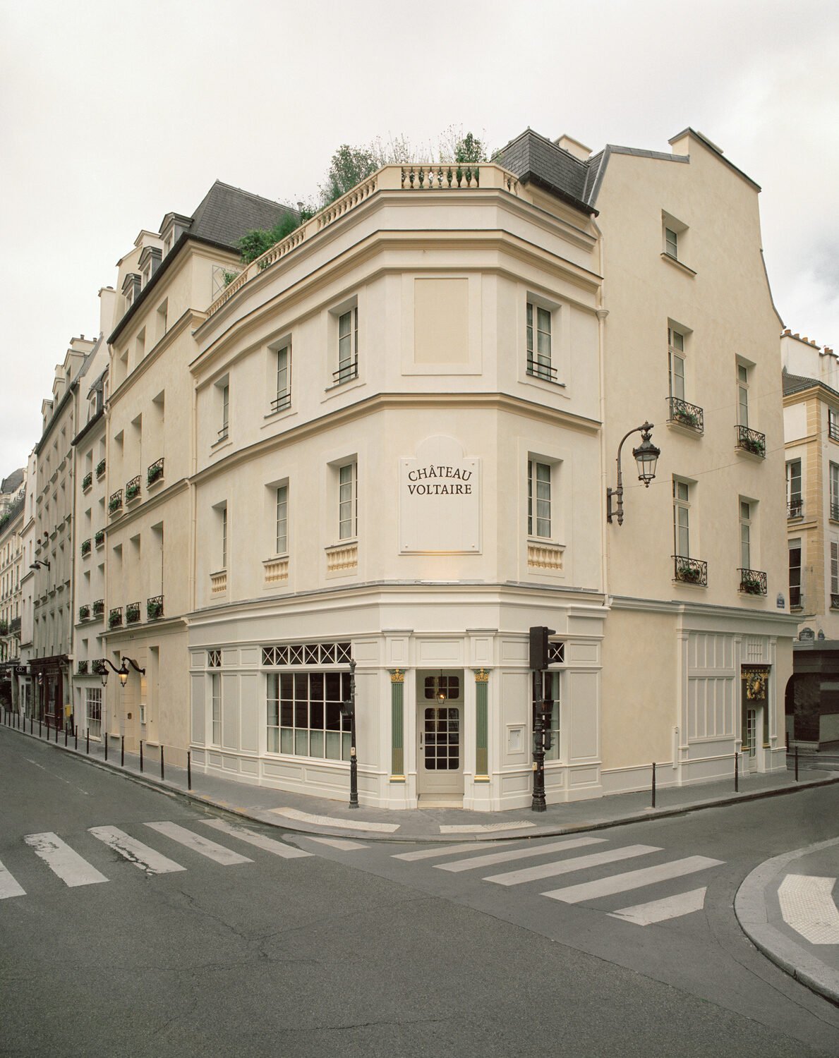 Château Voltaire — backstory