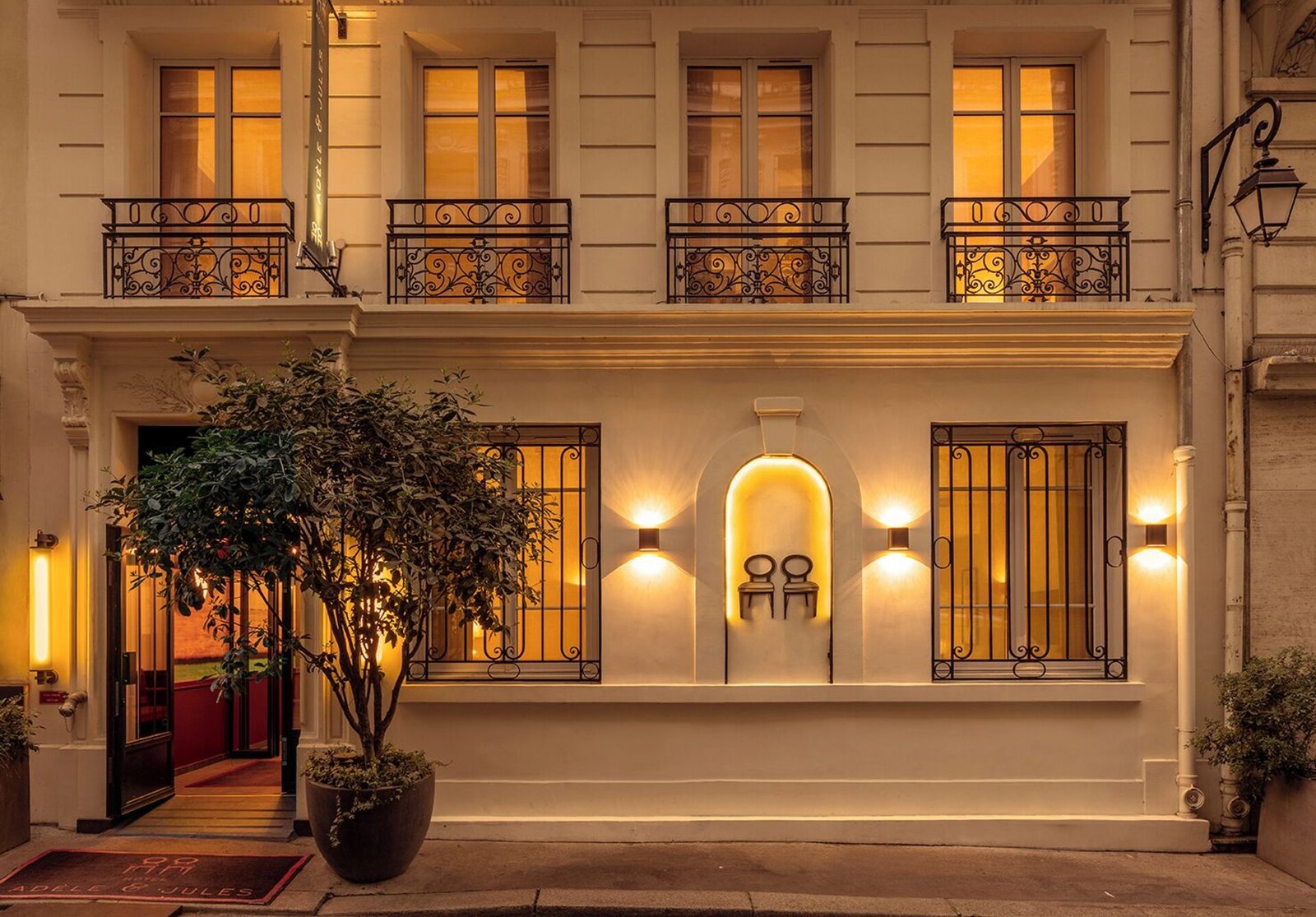 Hôtel Adèle & Jules — backstory