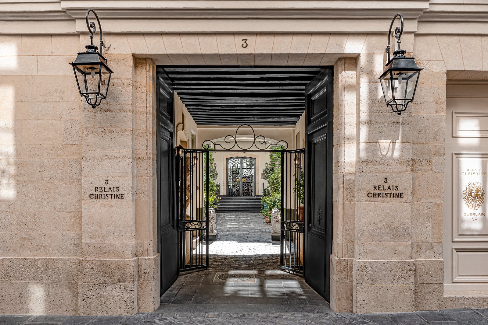 Relais Christine, how it began