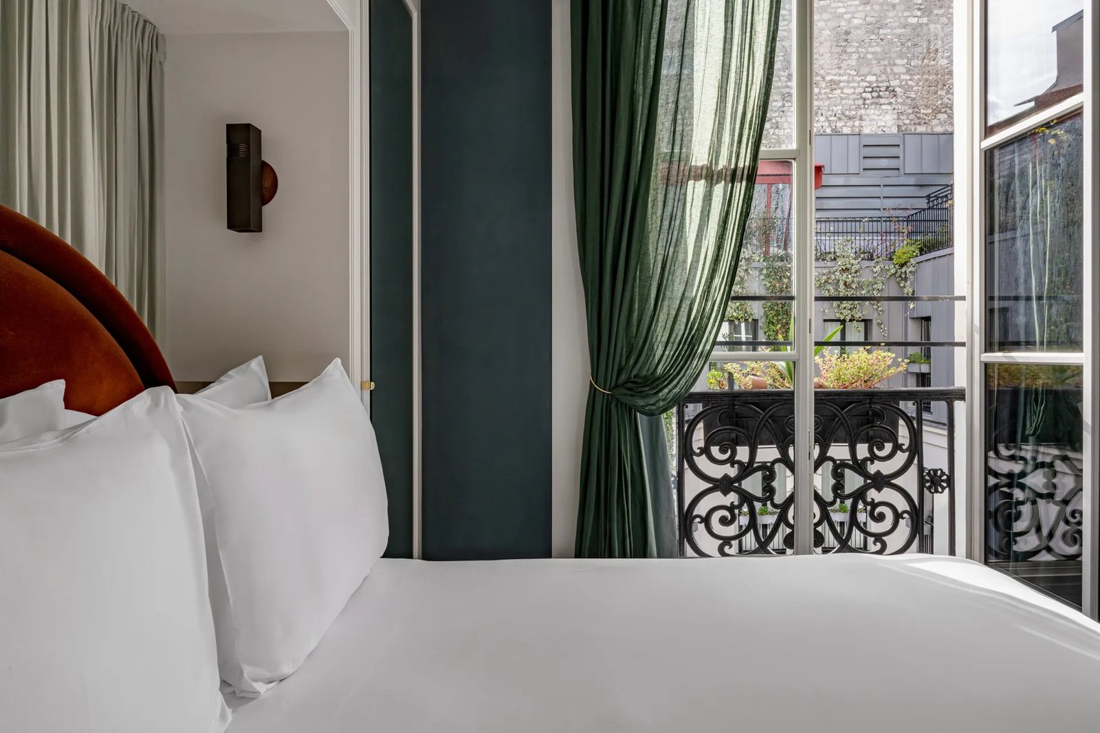 Grands Boulevards Experimental — rooms