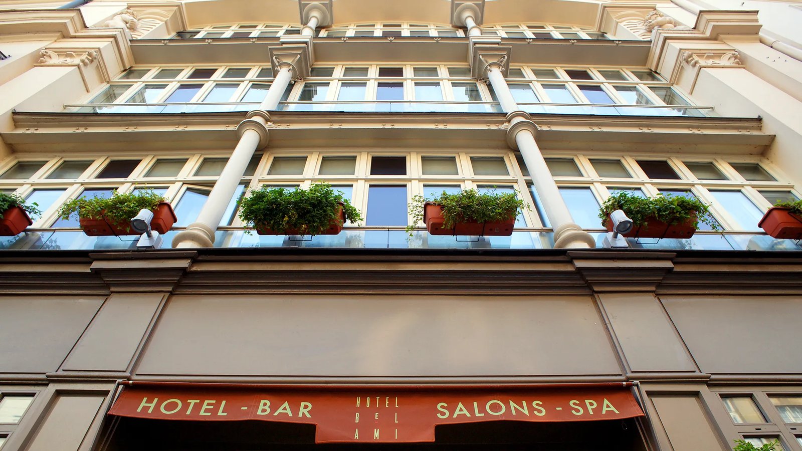 Hôtel Bel Ami — backstory