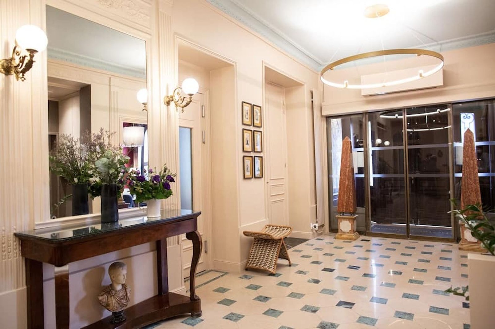 Louison Hotel — vibe