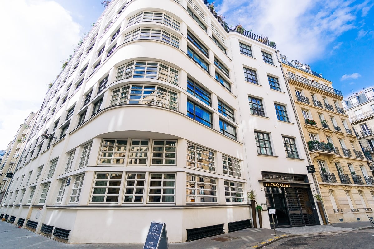 Hôtel Le Cinq Codet — backstory