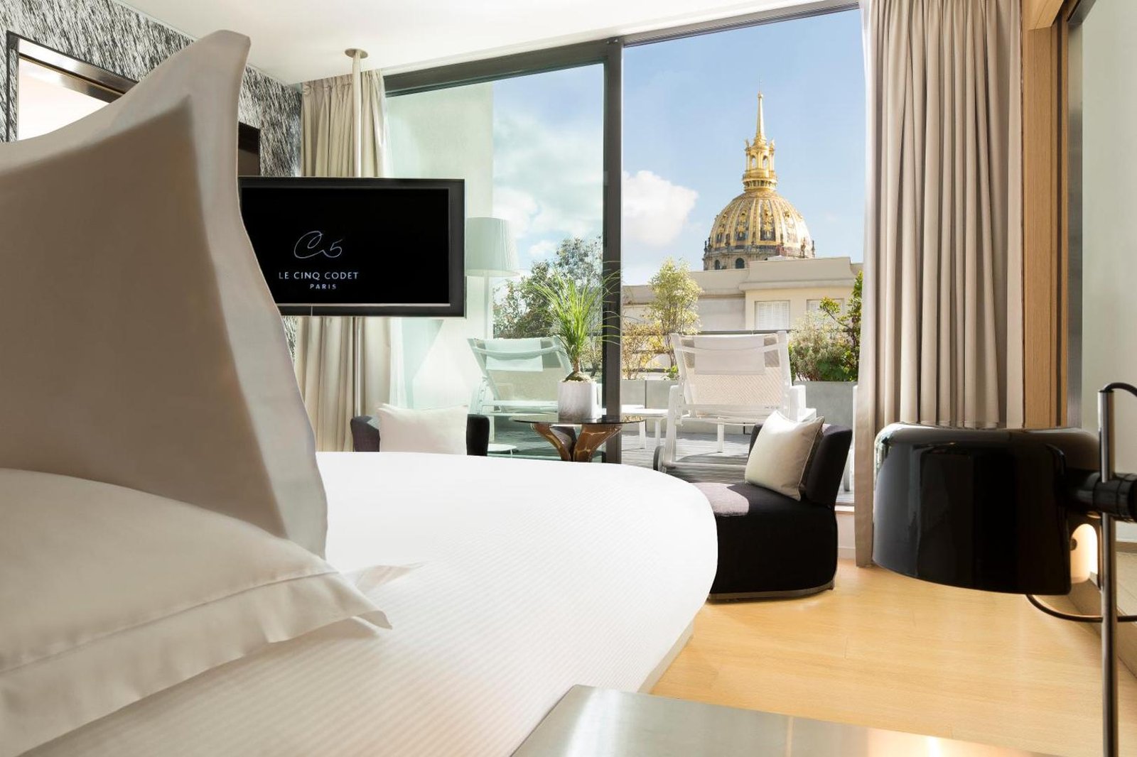 Hôtel Le Cinq Codet — rooms