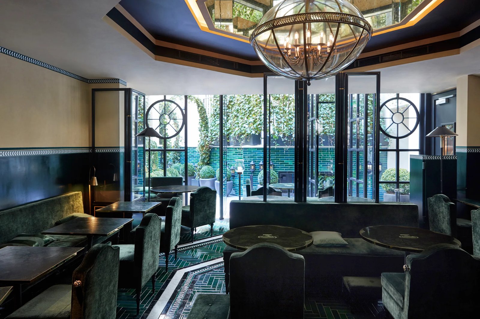 Monsieur George Hôtel & Spa - Champs Elysées — eat & drink
