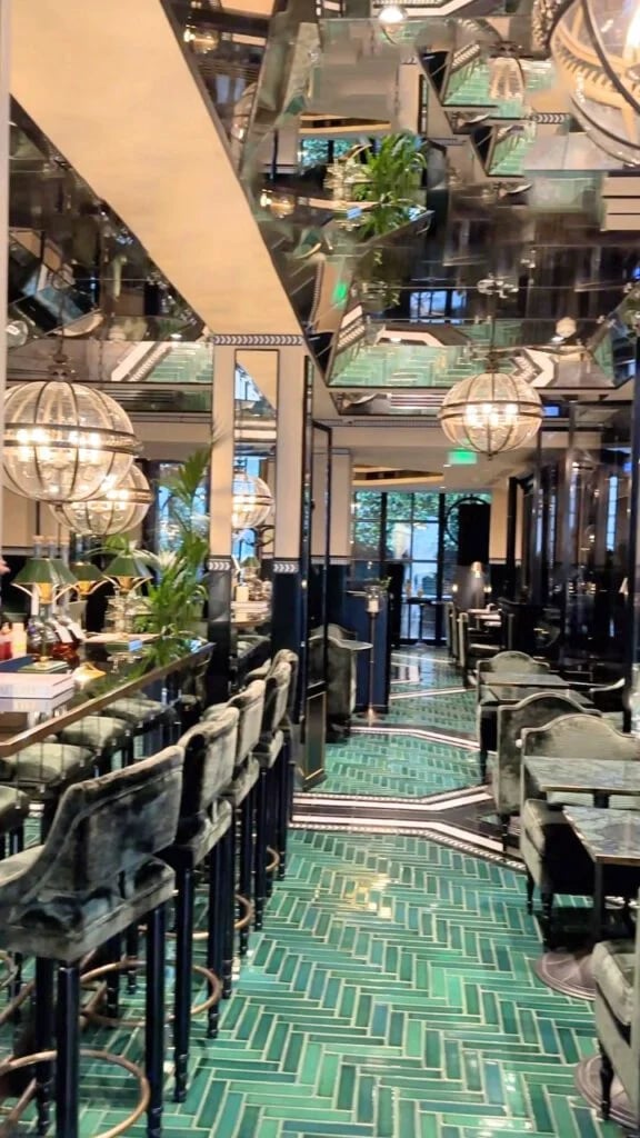 Monsieur George Hôtel & Spa - Champs Elysées — vibe