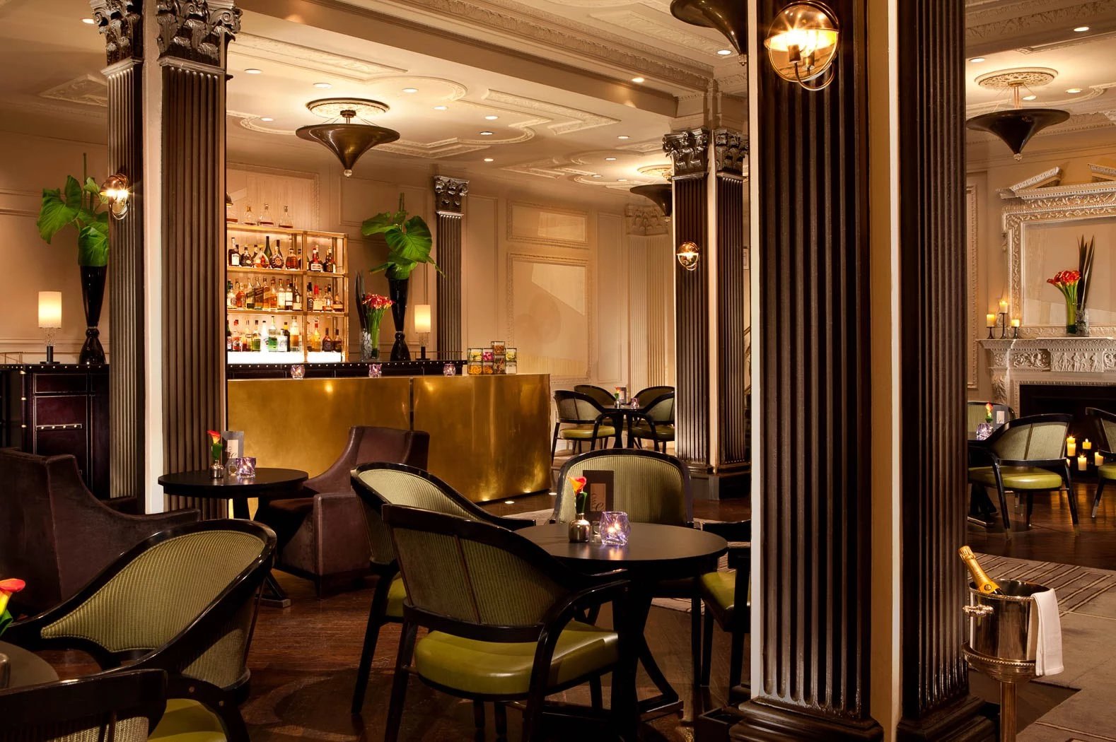 The Pierre Hotel, two e bar & lounge