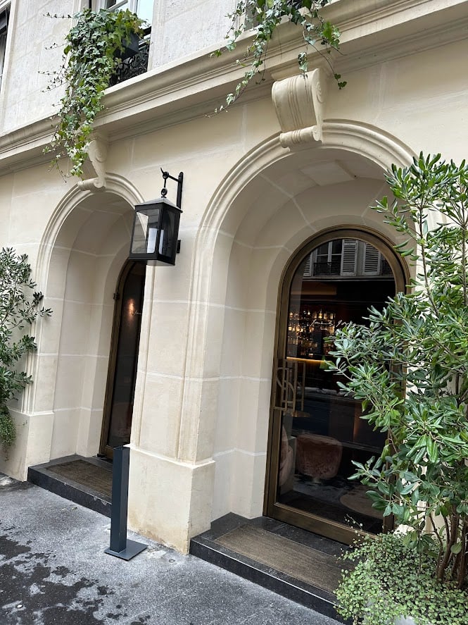 Pavillon Faubourg Saint-Germain — backstory