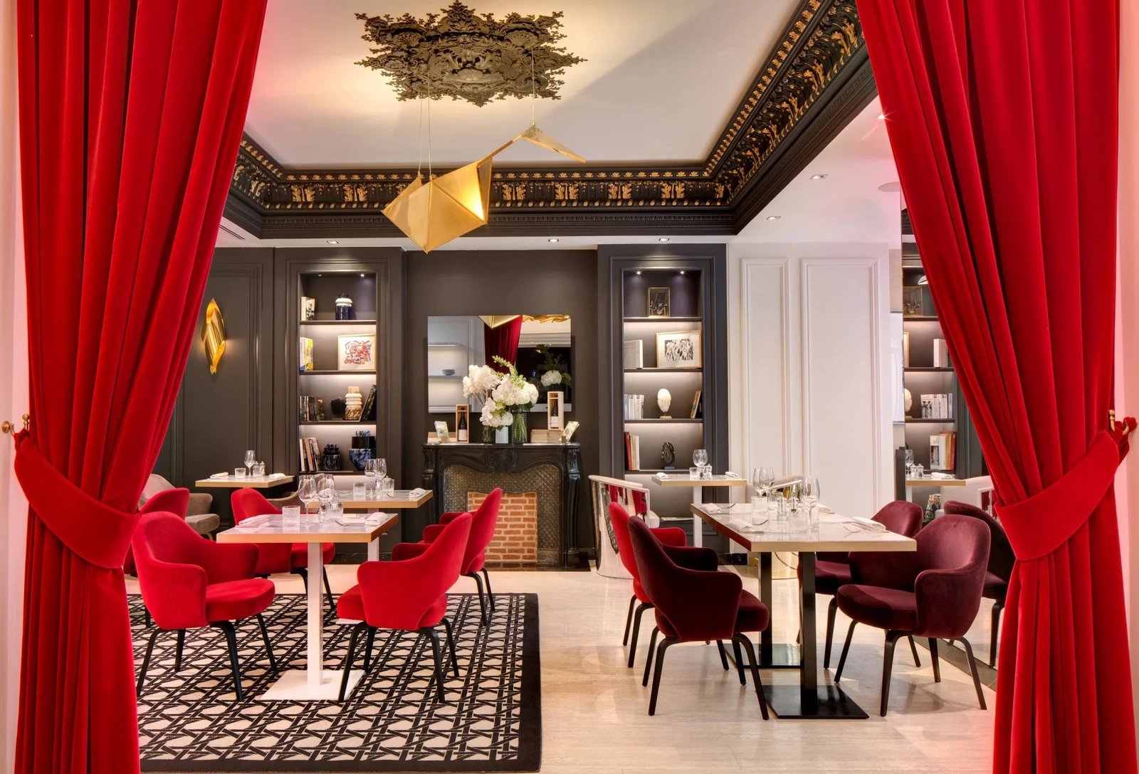 Hôtel Bowmann, 99 haussmann bar & restaurant
