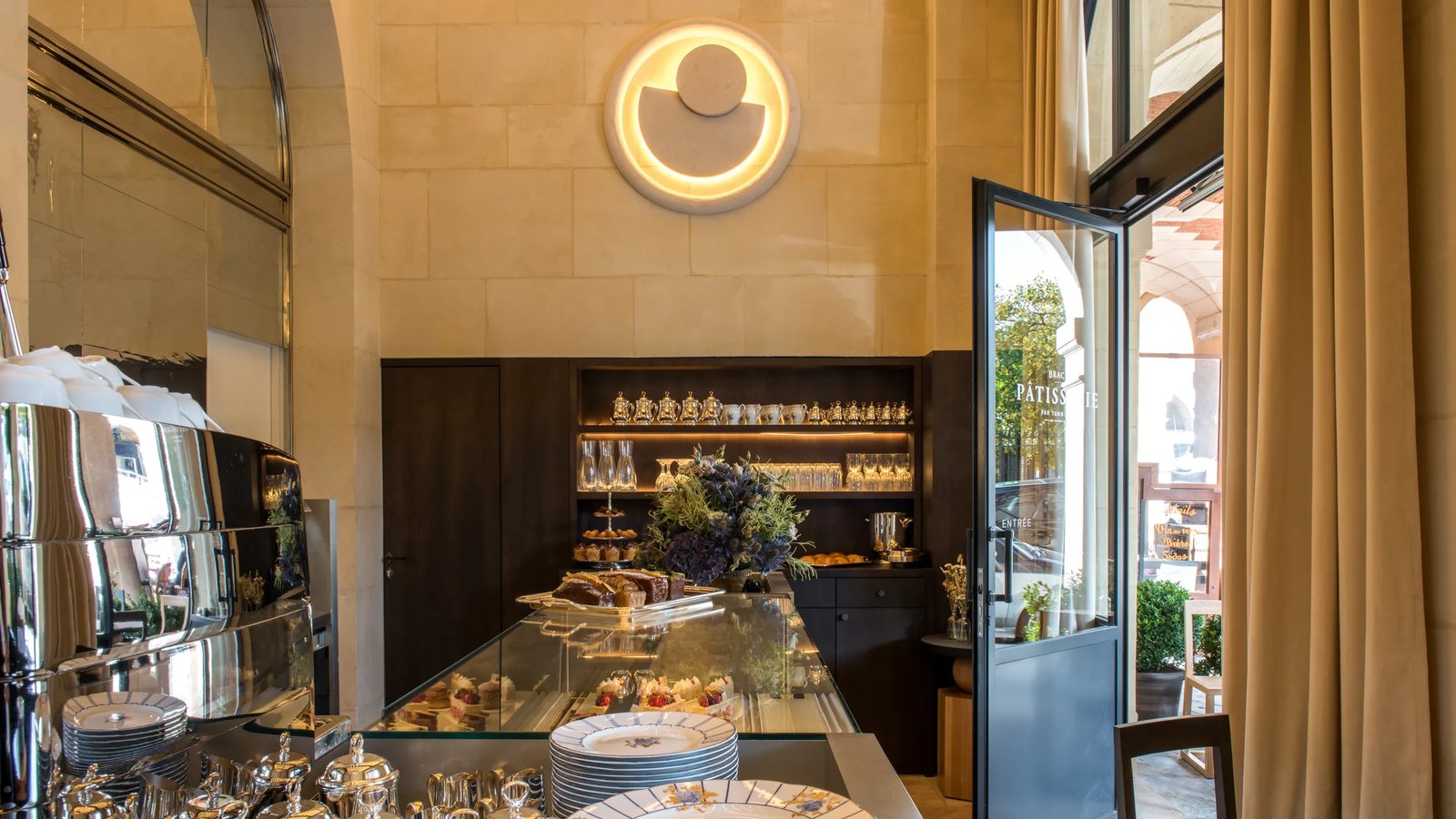 Cour des Vosges — eat & drink