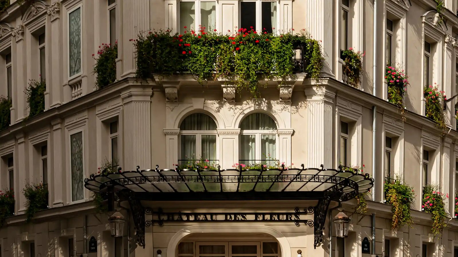 Château des Fleurs Hôtel & Spa Paris — backstory