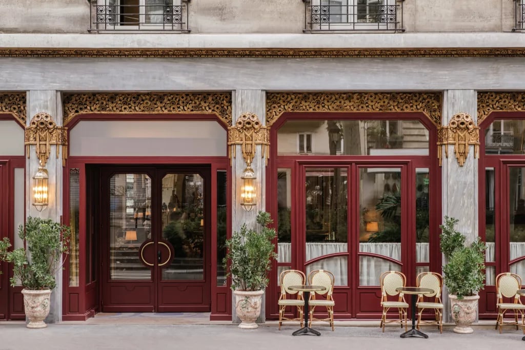 Hôtel Rochechouart — backstory
