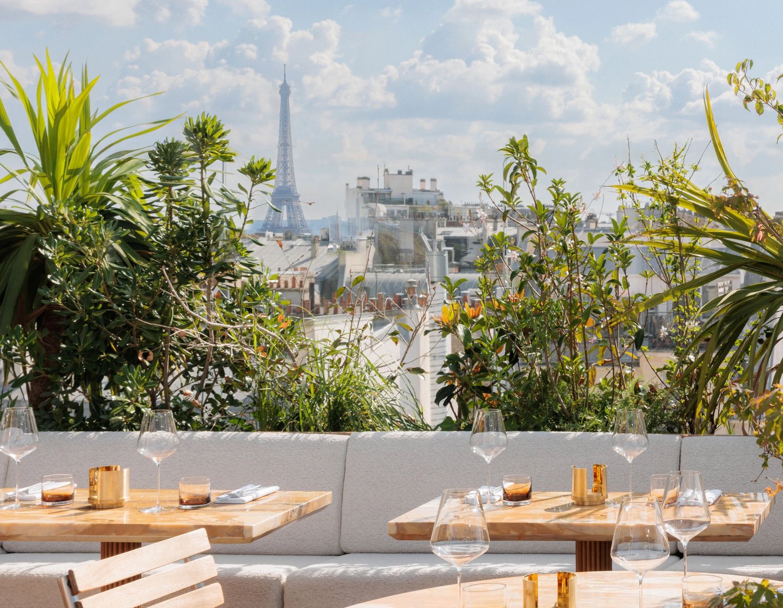 La Fondation, at the table