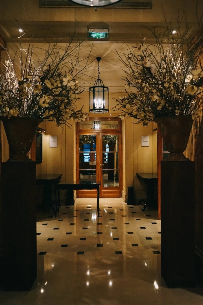 Castille Paris — vibe