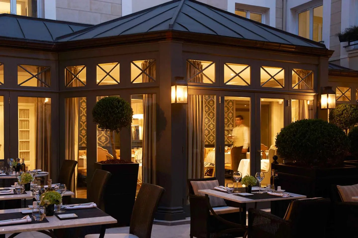 Castille Paris, l'assaggio restaurant & courtyard