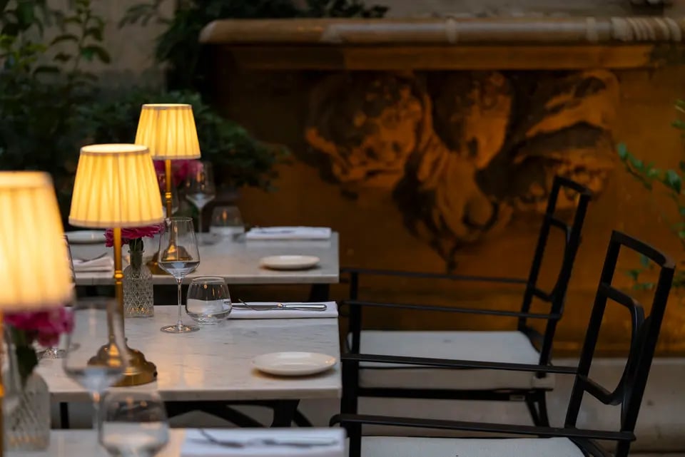 Castille Paris, l'assaggio restaurant & courtyard