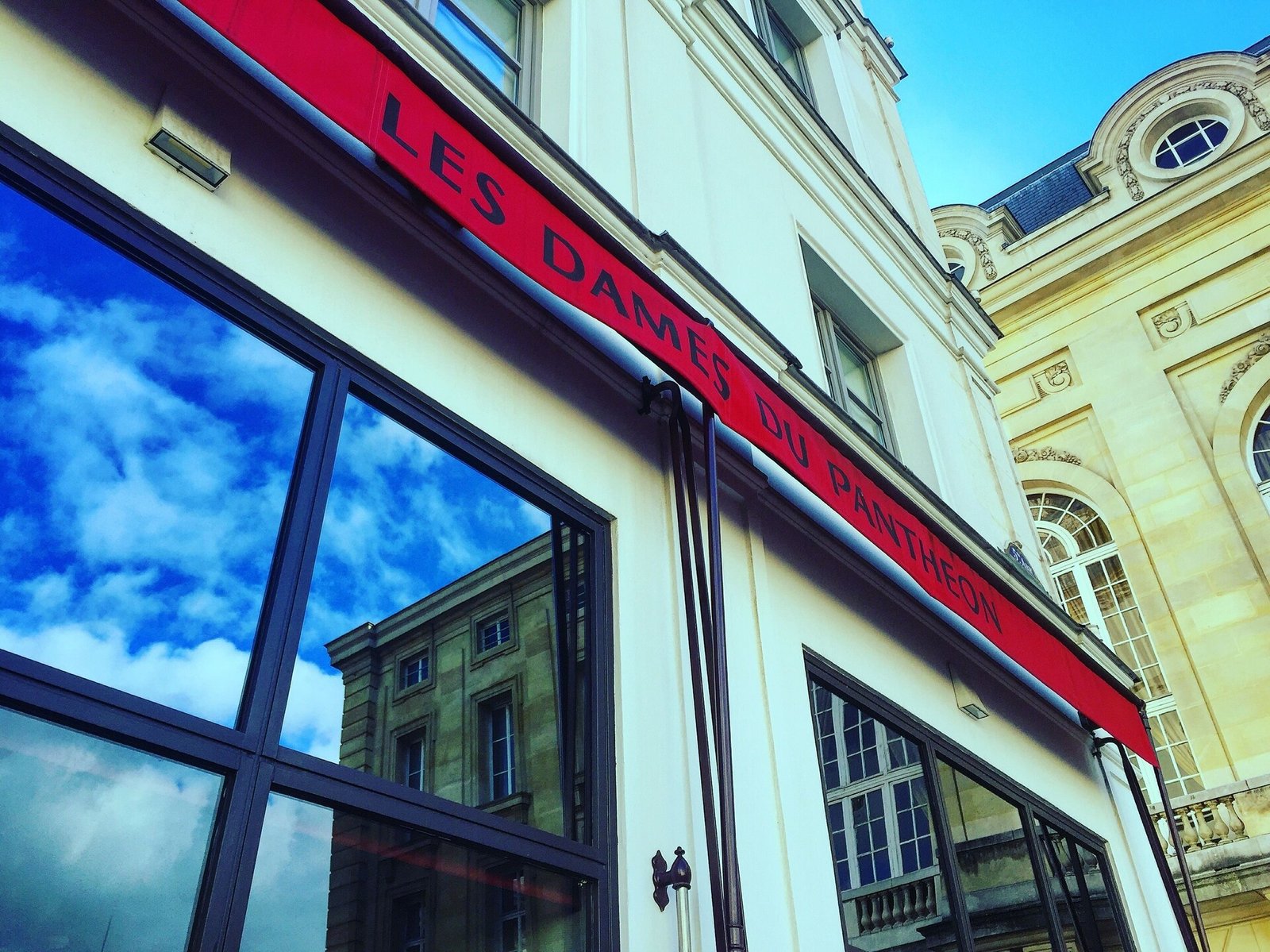 Hôtel Les Dames du Panthéon — backstory