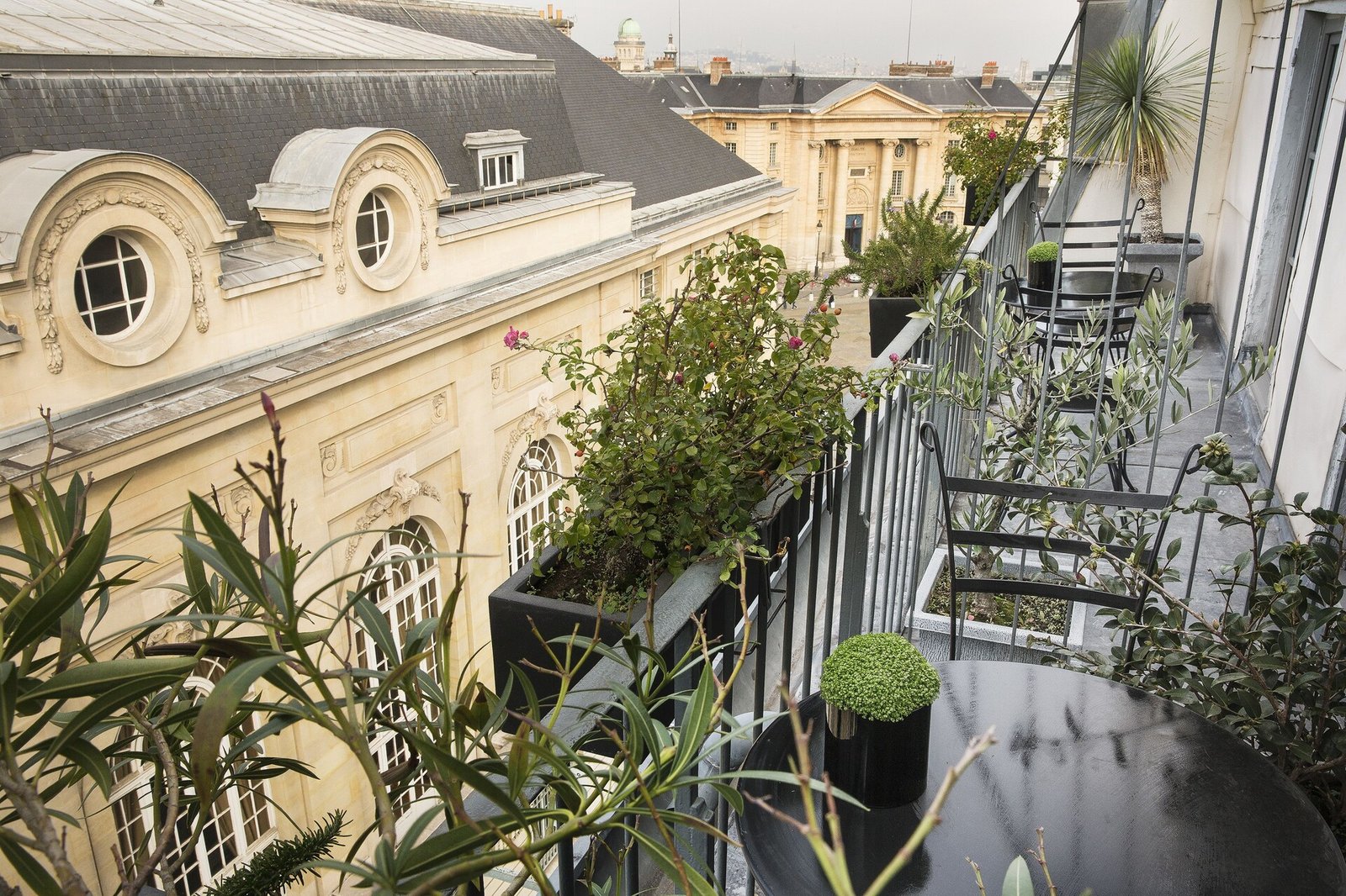 Hôtel Les Dames du Panthéon — vibe