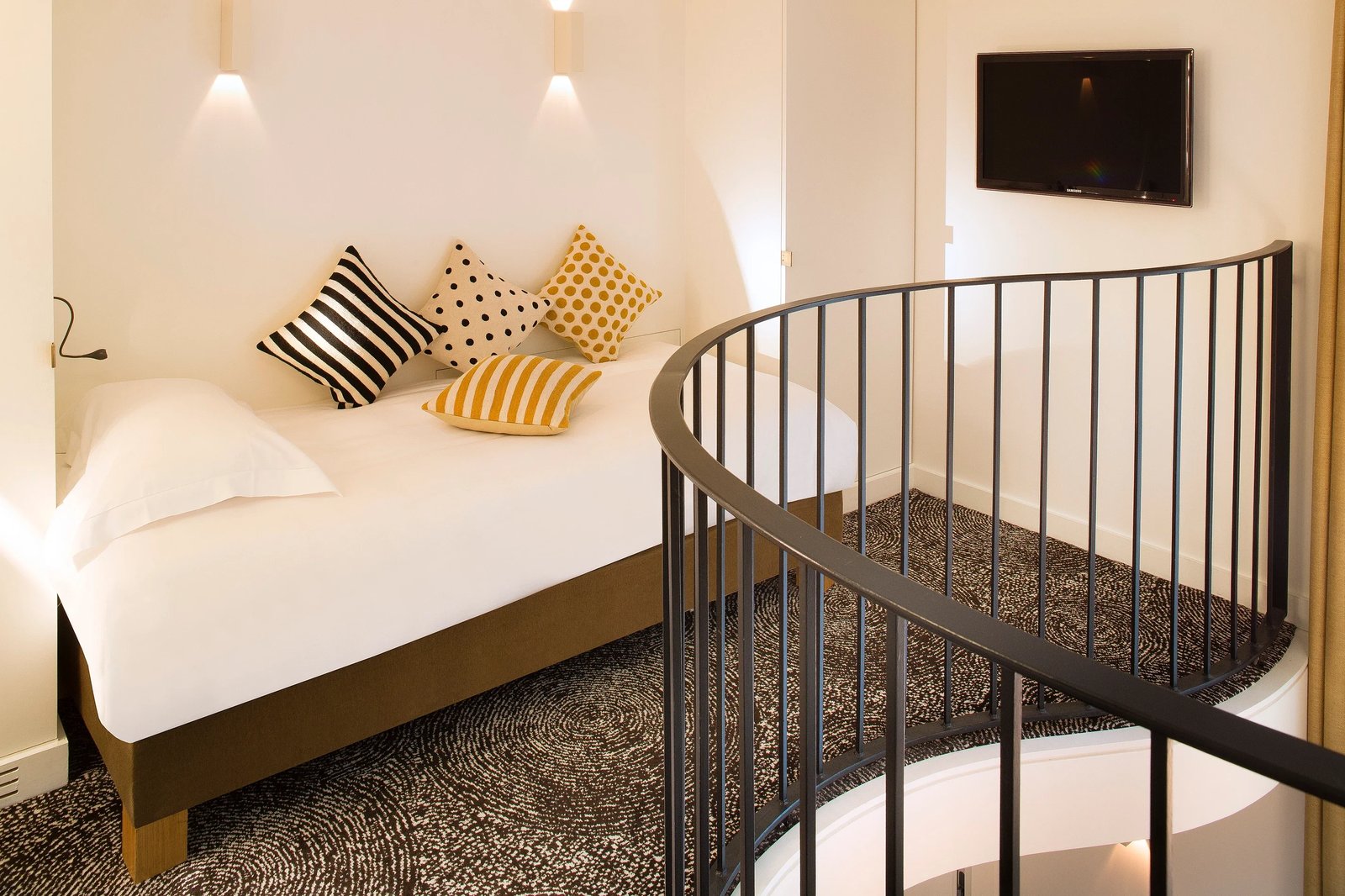 Hôtel Marignan Champs-Élysées — rooms