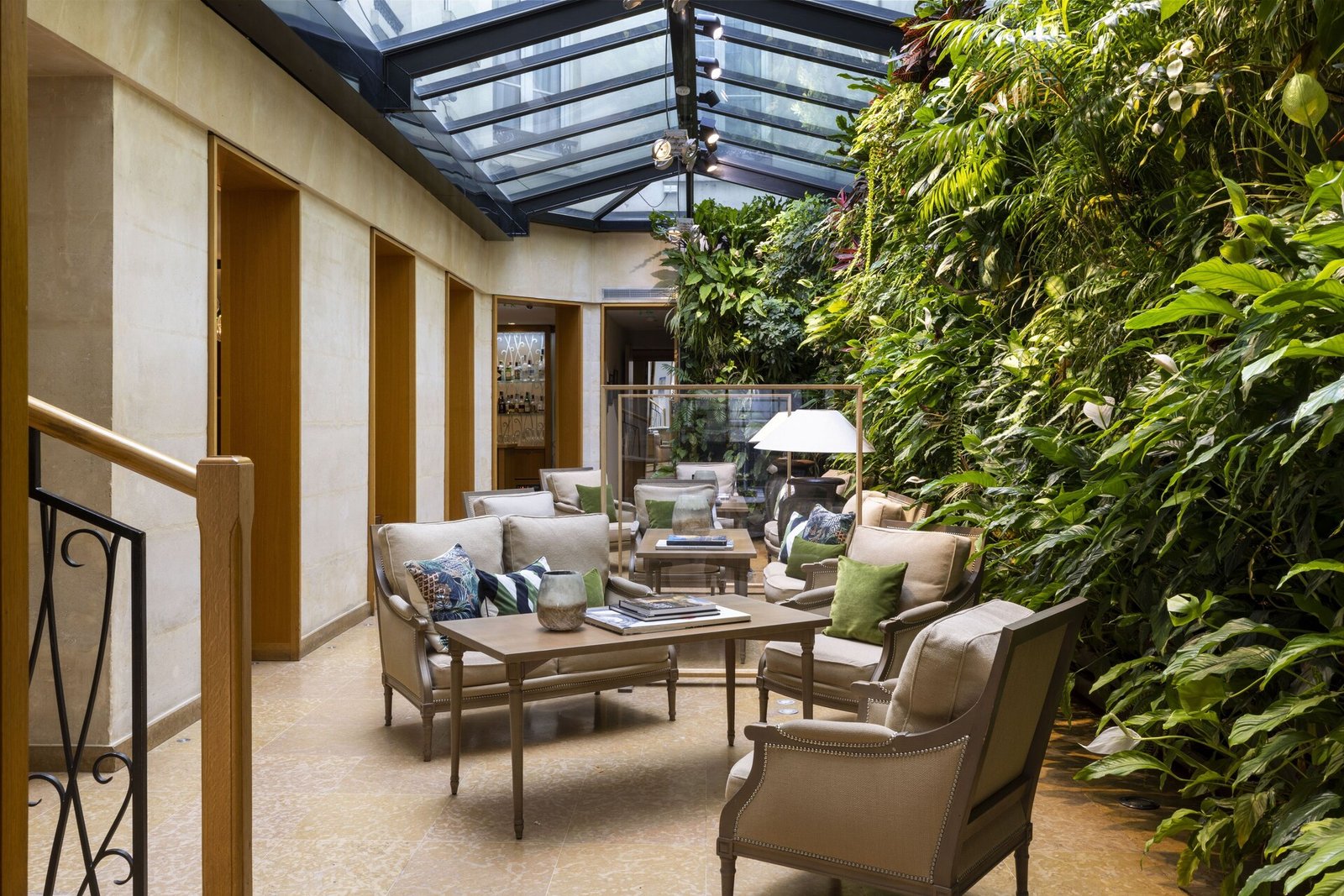 Hôtel Pas de Calais — vibe