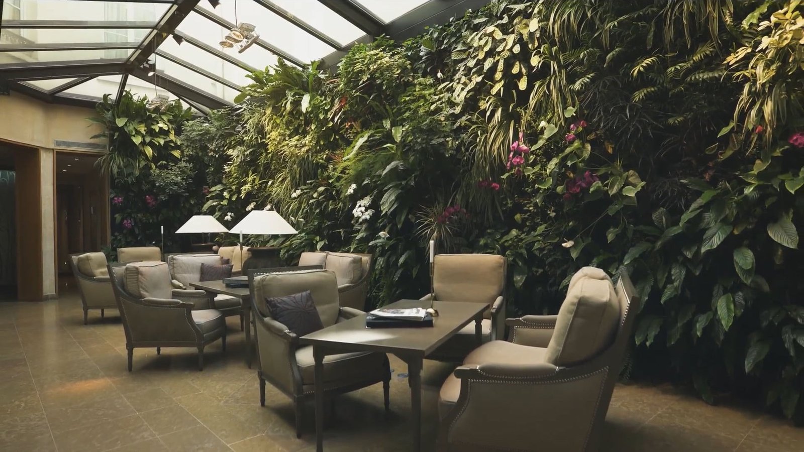 Hôtel Pas de Calais — vibe