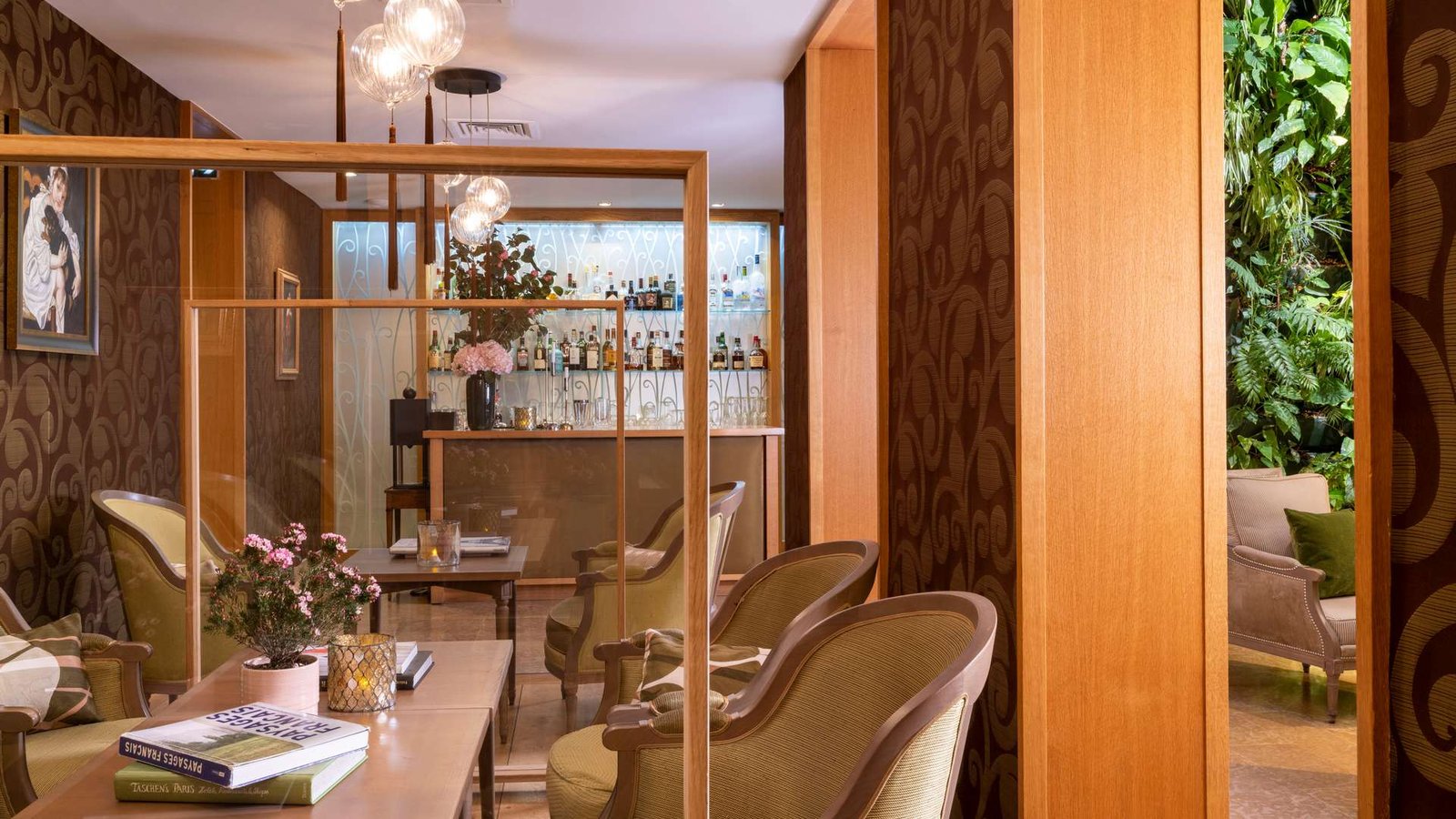 Hôtel Pas de Calais — eat & drink