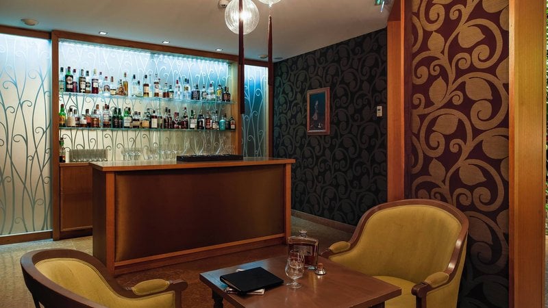 Hôtel Pas de Calais — eat & drink