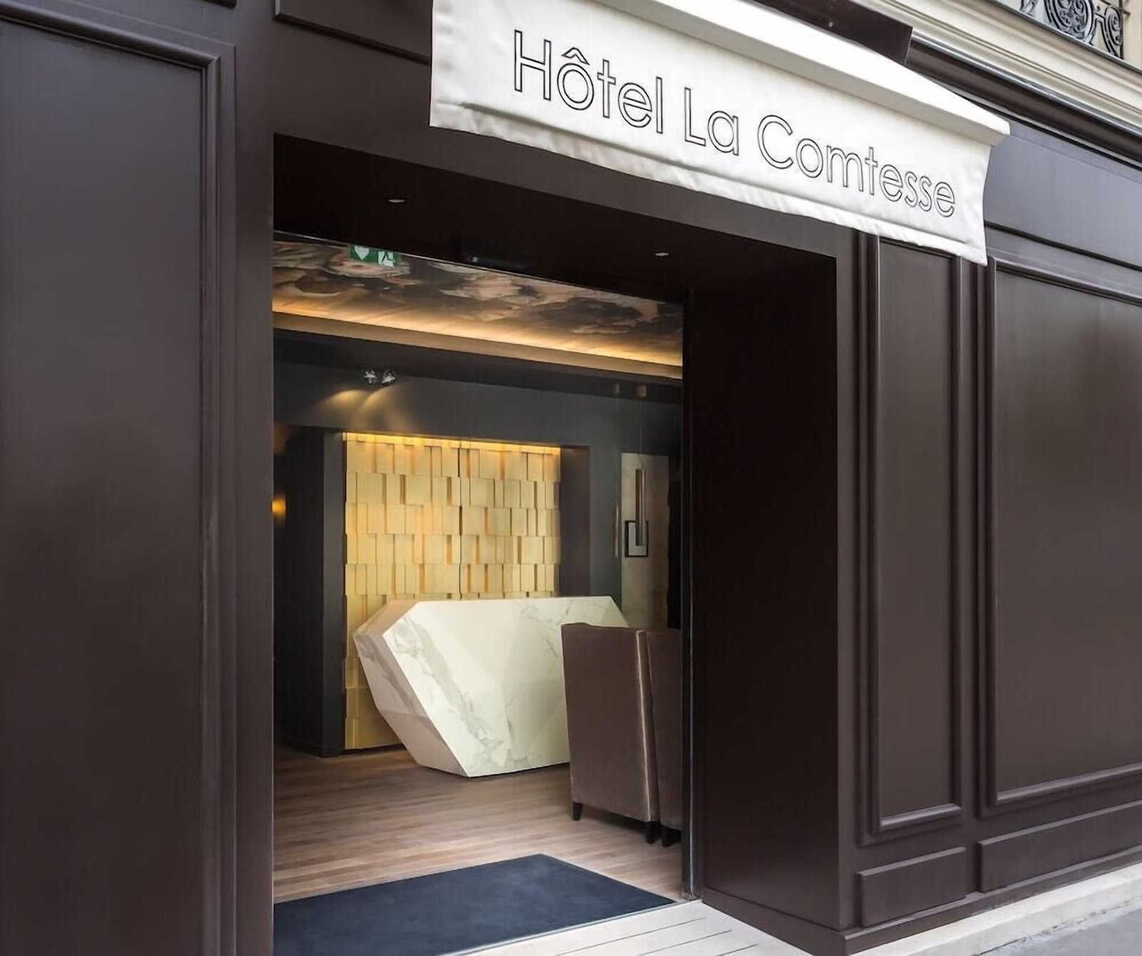 Hôtel La Comtesse Tour Eiffel — backstory