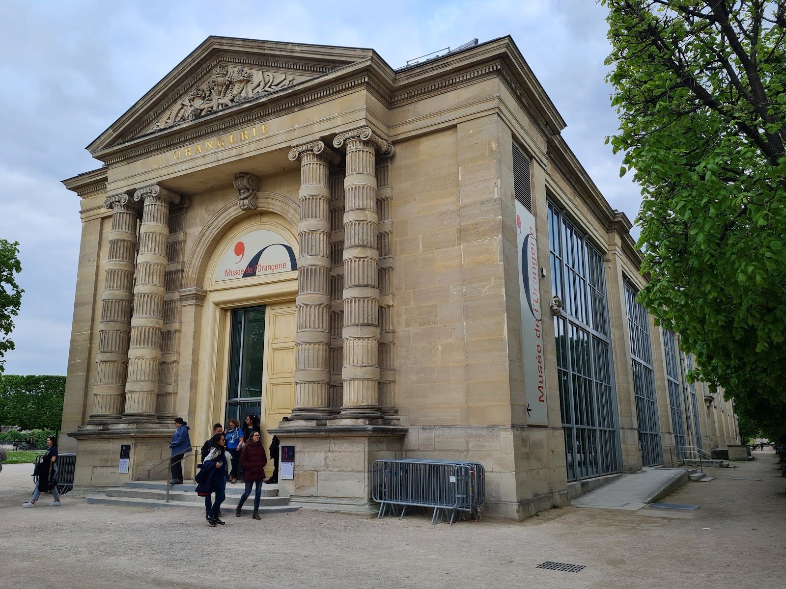 Hôtel La Comtesse Tour Eiffel — backstory