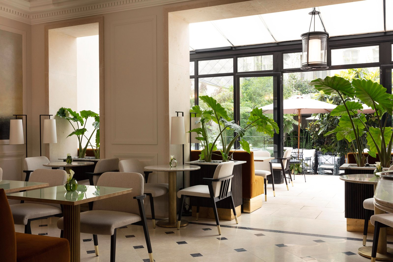 Les Jardins du Faubourg Hotel & Spa Shiseido, at the table