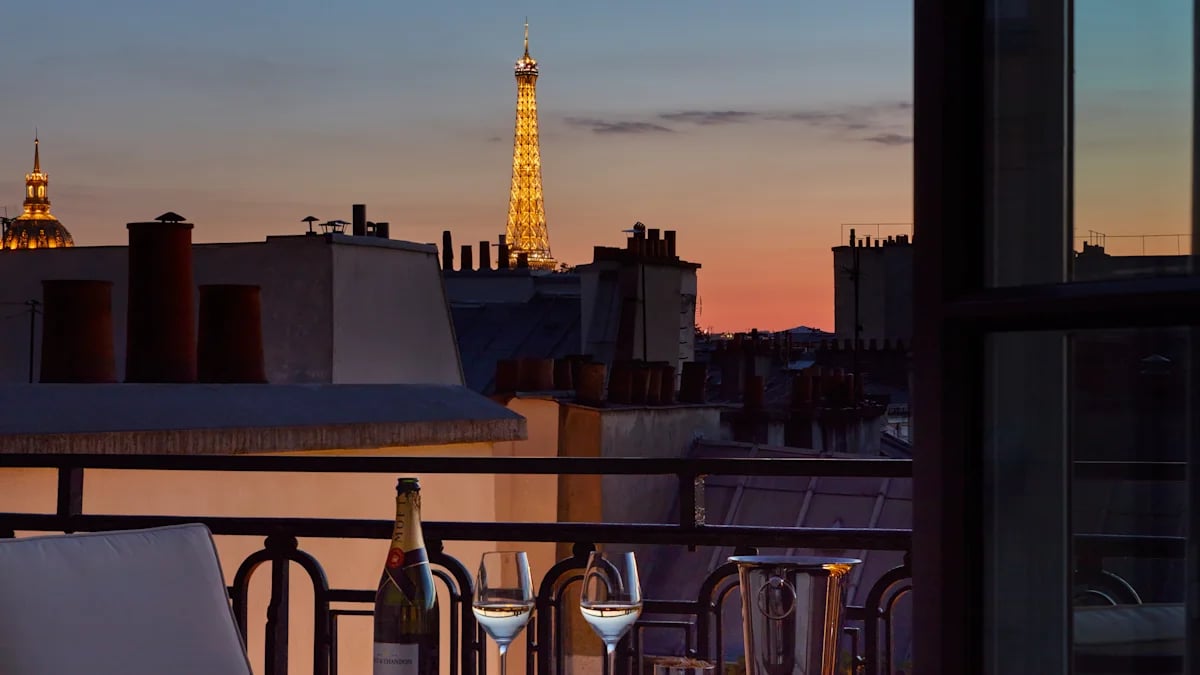 Miiro Le Grand Hôtel Cayré — vibe