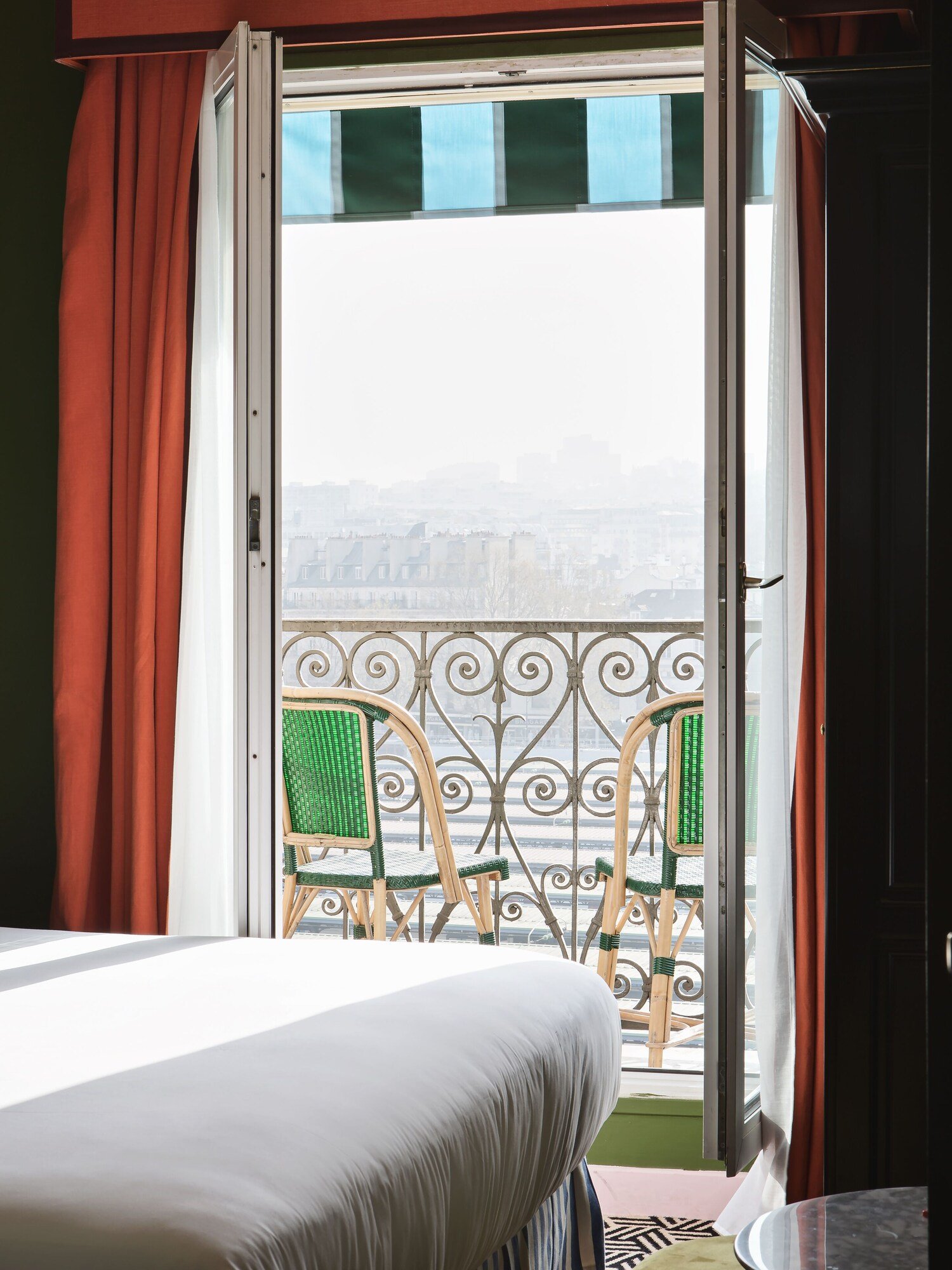 Hôtel Les Deux Gares — rooms