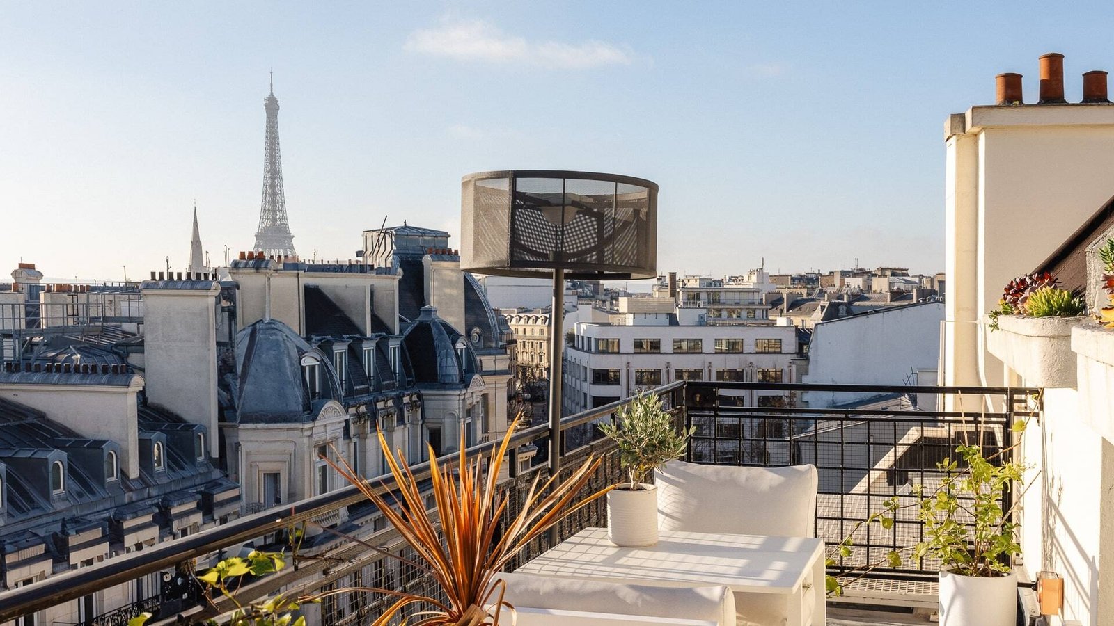 Hôtel Lancaster Paris Champs Elysées — vibe