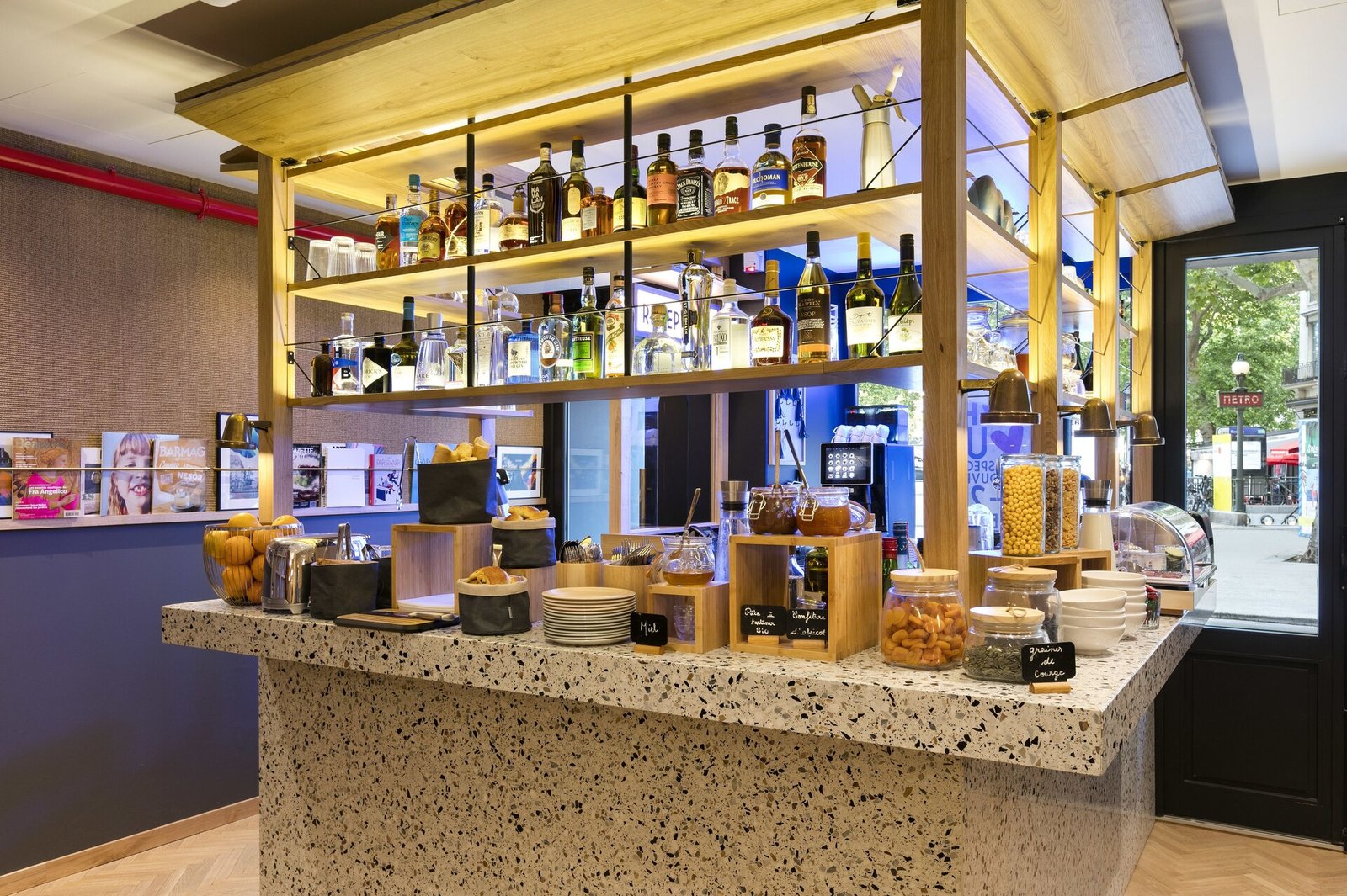 Oh la la ! Hotel — eat & drink