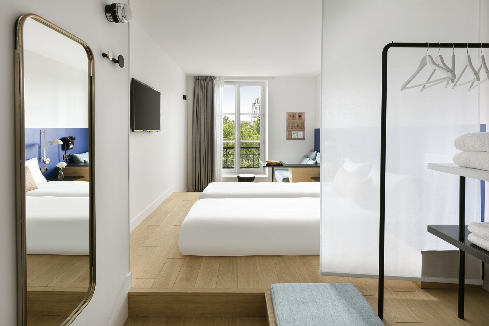 Oh la la ! Hotel — rooms