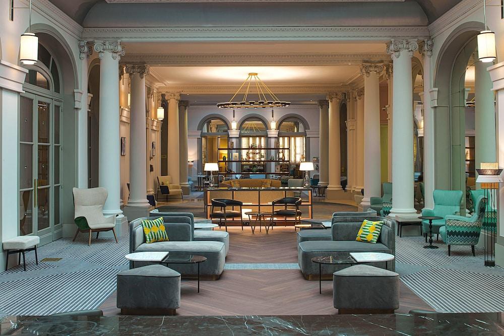 Oh la la ! Hotel — eat & drink
