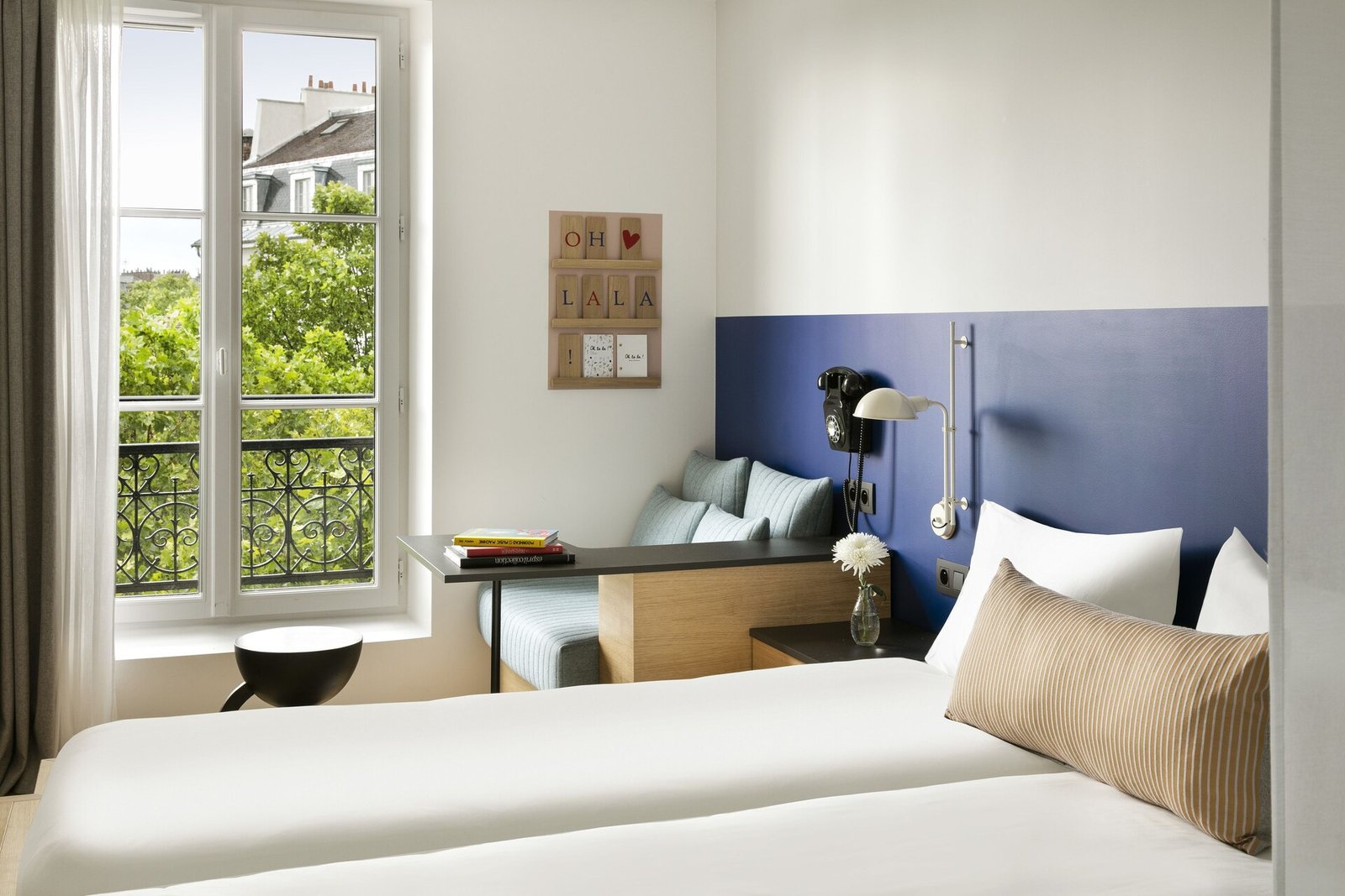 Oh la la ! Hotel — rooms