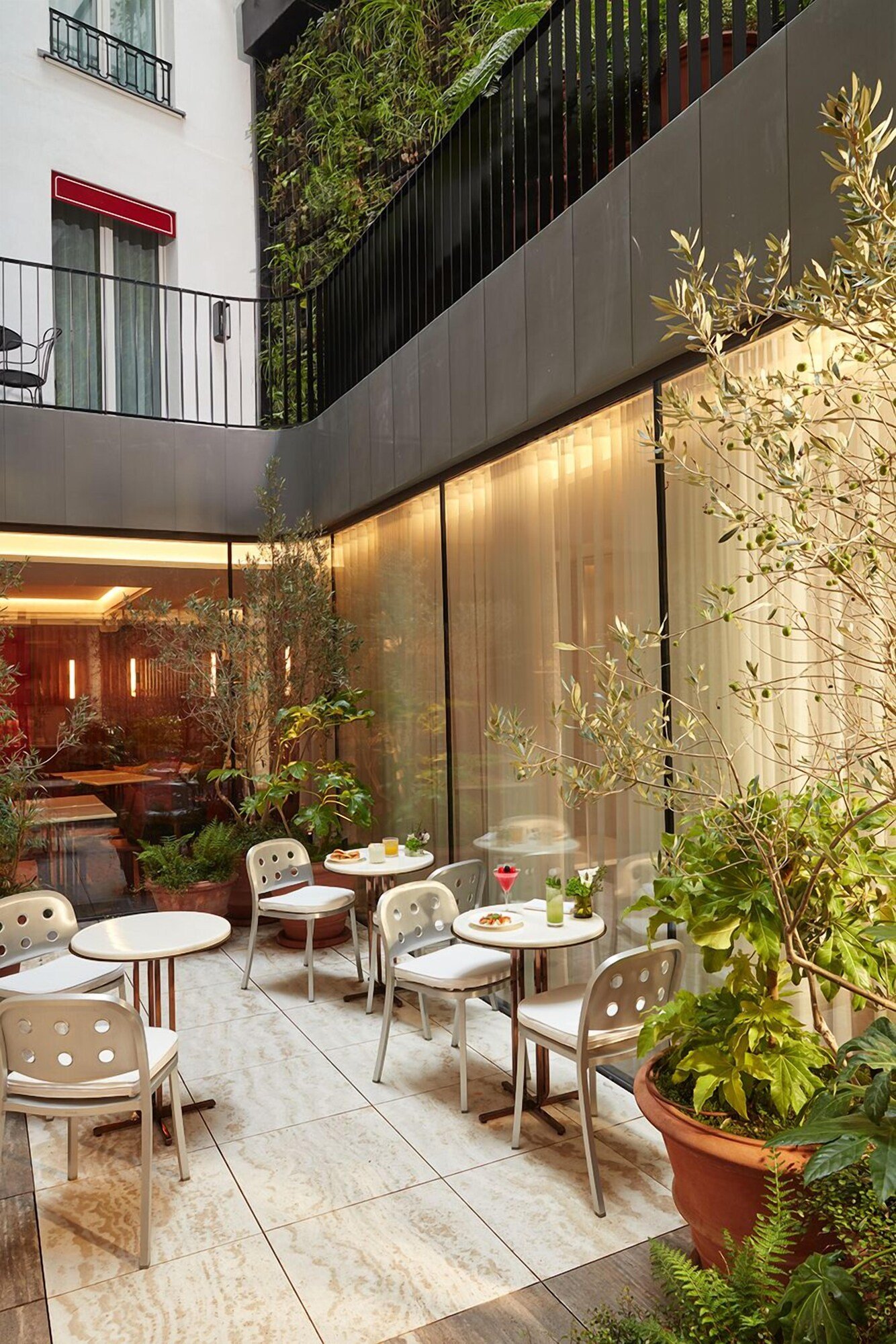 Villa-des-Prés — eat & drink