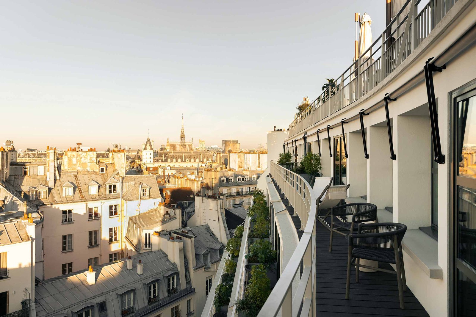 Hôtel Dame des Arts — vibe