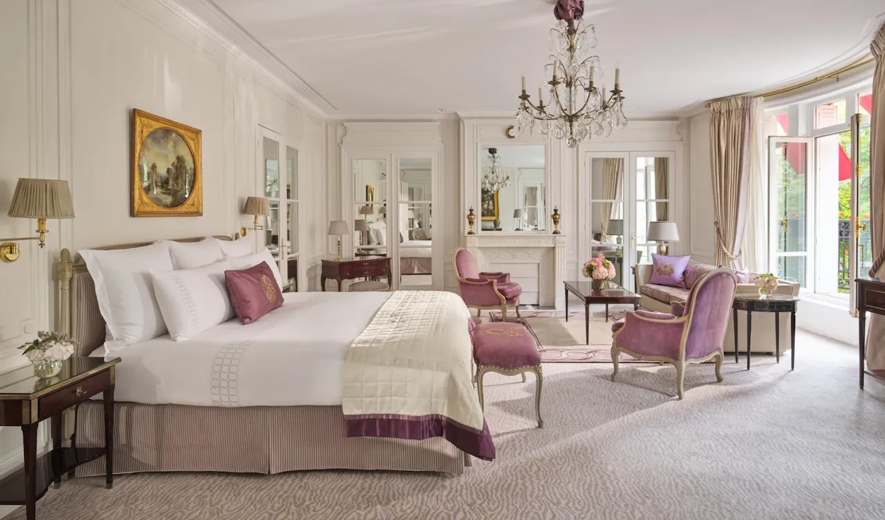 Hôtel Plaza Athénée — rooms