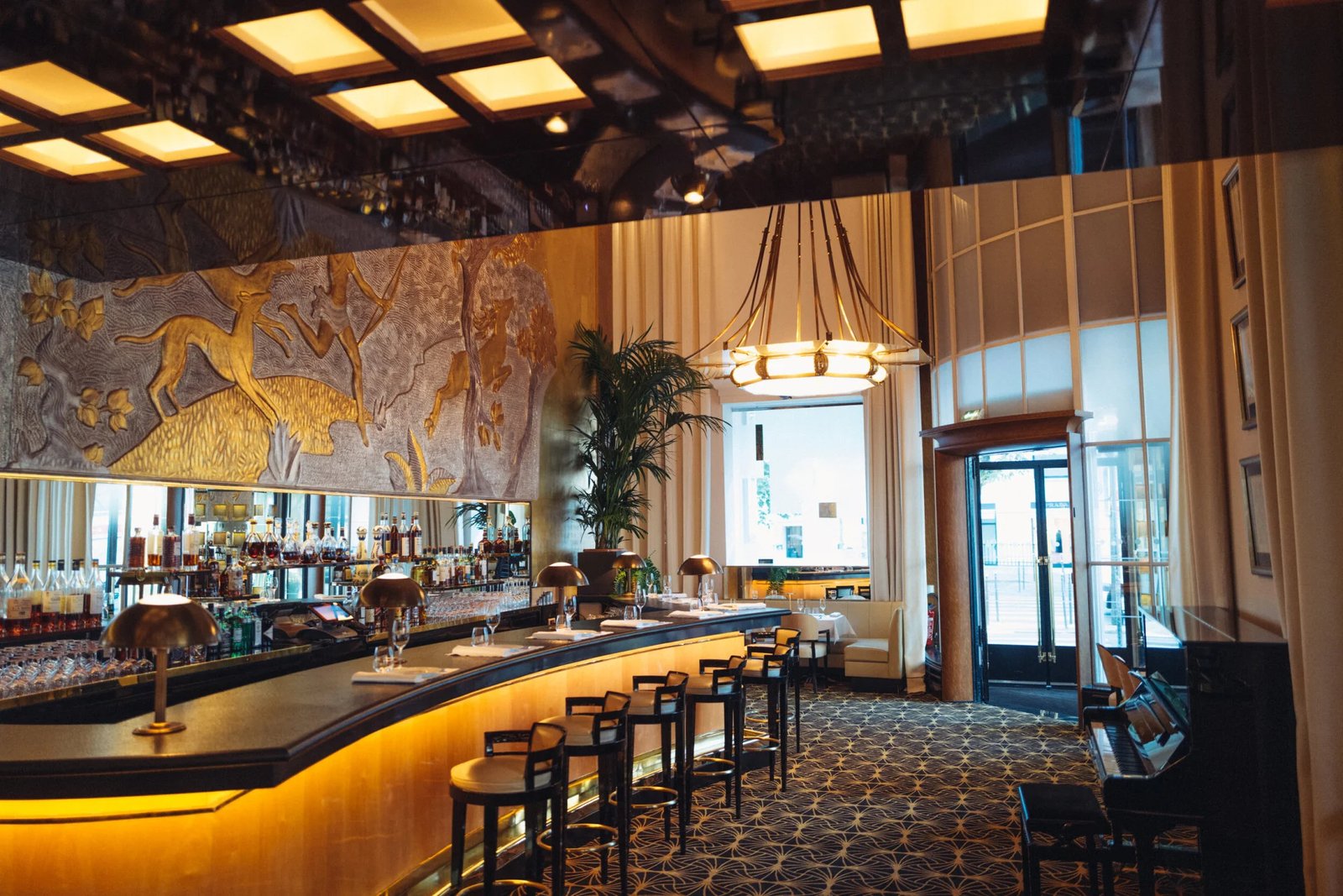 Hôtel Plaza Athénée — eat & drink