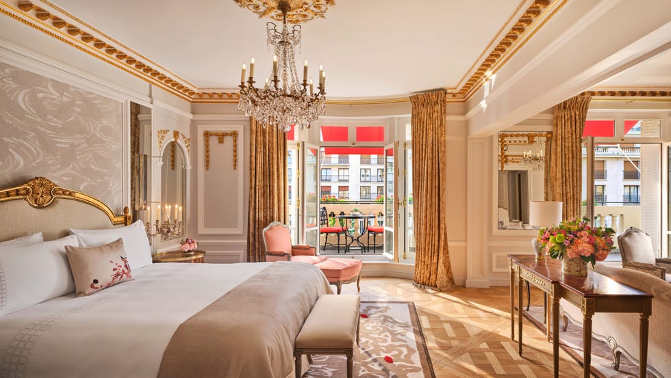 Hôtel Plaza Athénée — rooms